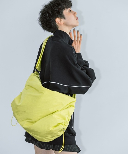 PAGEBOY(ページボーイ)の「ナイロンドロストショルダー(ショルダーバッグ・レディース・オフホワイト/ブラック/ライム/パープル・FREE)」の3枚目の写真