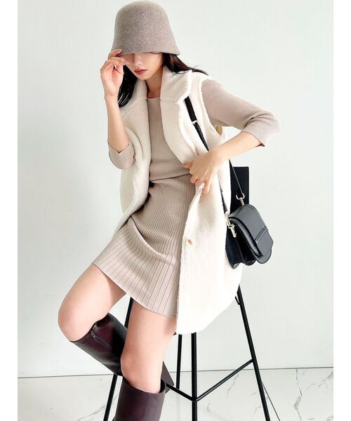 RESEXXY（リゼクシー）の「テーラードボアベスト（ベスト・レディース・ベージュ/アイボリー・FREE）」の2枚目の写真