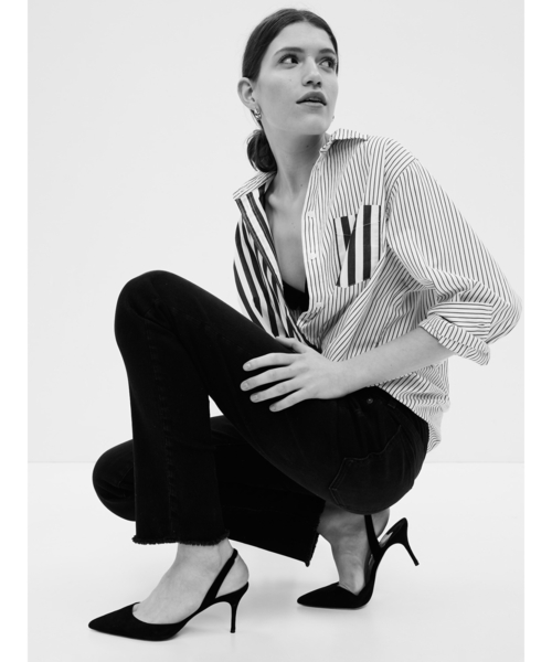 GAP(ギャップ)の「ウォッシュウェル ミッドライズ ガールフレンドデニム ブラック(デニムパンツ・レディース・ブラック・24/25/26/28/29/23/30/27)」の3枚目の写真