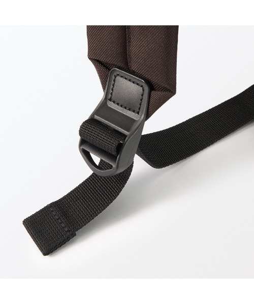 無印良品(ムジルシリョウヒン)の「肩の負担を軽くする 撥水リュックサック(バックパック/リュック・レディース・ダークブラウン/ブラック/ダークグリーン・FREE)」の5枚目の写真