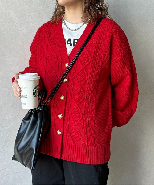 CPCM(シーピーシーエム)の「Vネックケーブルニット金ボタンカーディガン(カーディガン/ボレロ・レディース・レッド/ブラック/オフホワイト・FREE)」の15枚目の写真