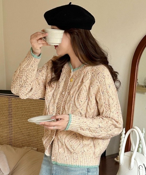 HALEY PESCA（ヘーリーペスカ）の「HALEY PESCA/【ハートボタン】ラウンドネック　ミックスカラーカーディガン（カーディガン/ボレロ・レディース・グリーン/ピンク/レッド/オレンジ・FREE）」の4枚目の写真