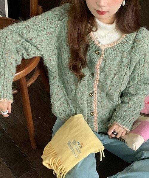 HALEY PESCA（ヘーリーペスカ）の「HALEY PESCA/【ハートボタン】ラウンドネック　ミックスカラーカーディガン（カーディガン/ボレロ・レディース・グリーン/ピンク/レッド/オレンジ・FREE）」の2枚目の写真