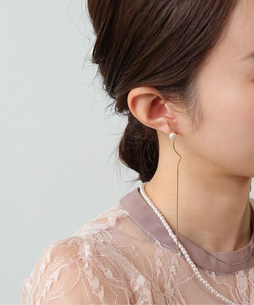 Kana(カナ)の「ニュアンス ウェーブ スネーク チェーン パール ピアス パーティー 結婚式 お呼ばれ オケージョンデイリー(ピアス(両耳用)・レディース・シルバー/ゴールド・フリー)」の8枚目の写真