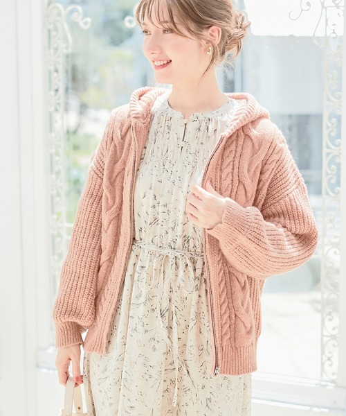 alotta(アロッタ)の「ケーブルニットジップパーカー(パーカー・レディース・ブラック/ライトグレー/コーラルピンク/アイボリー/グレイッシュベージュ・LL/3L/M/L)」の20枚目の写真