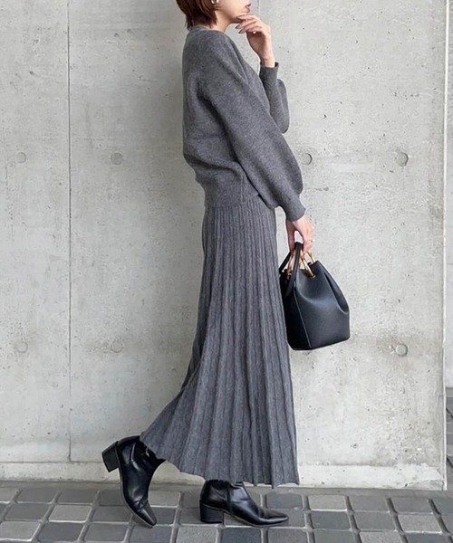 aquagarage(アクアガレージ)の「ベルト付きニットセットアップ 3点セット(ニット/セーター・レディース・チャコール/ベージュ・M/L)」の4枚目の写真