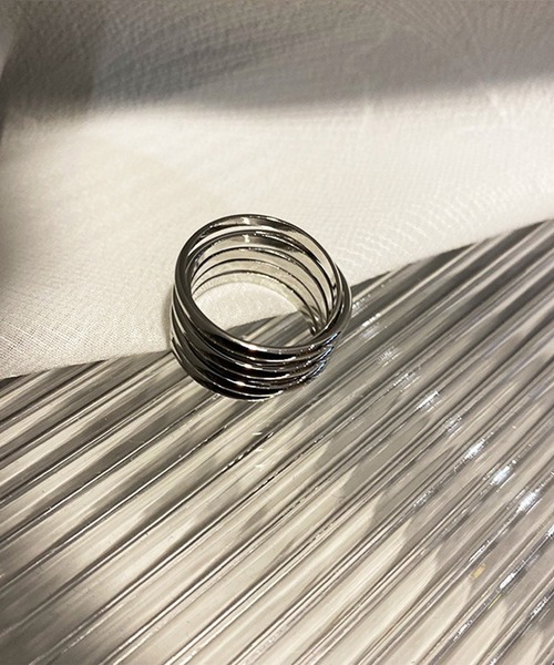 LYEON（リヨン）の「コイルデザインリング（リング・レディース・シルバー/ゴールド・FREE）」の9枚目の写真