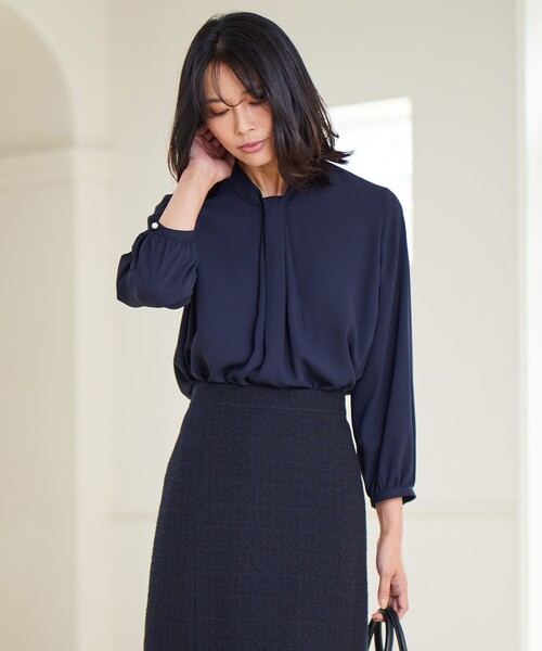 23区（ニジュウサンク）の「【洗える】バックサテンアムンゼン ボウタイ付き ブラウス（シャツ/ブラウス・レディース・ホワイト系/ネイビー系/ピンク系・40/38）」の3枚目の写真