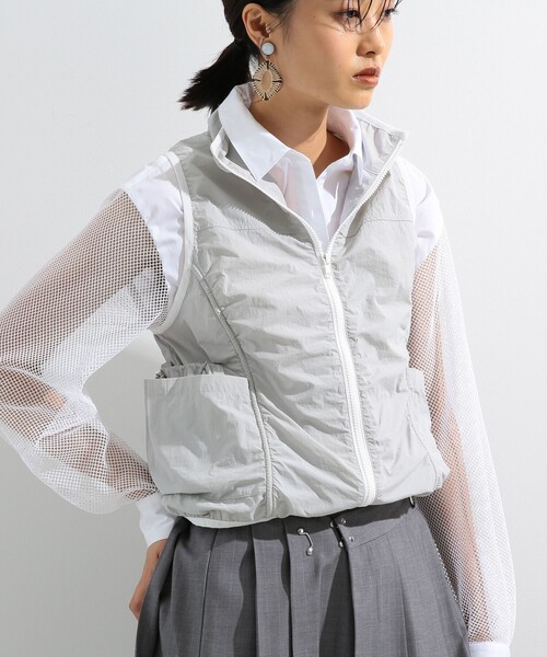 Ray BEAMS(レイビームス)の「Ray BEAMS / スタンドカラー ナイロン ベスト(ベスト・レディース・ライトグレー/ブルー・ONE SIZE)」の10枚目の写真