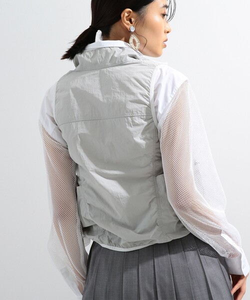 Ray BEAMS(レイビームス)の「Ray BEAMS / スタンドカラー ナイロン ベスト(ベスト・レディース・ライトグレー/ブルー・ONE SIZE)」の12枚目の写真