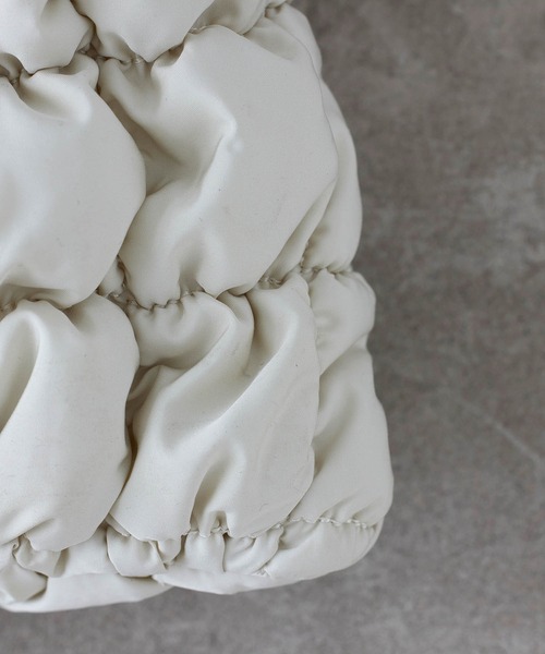 EFOLE（エフォル）の「キルティング ポコポコ ドローストリング ミニ ショルダー バッグ（ショルダーバッグ・レディース・オフホワイト/ブラック/グリーン・FREE）」の15枚目の写真