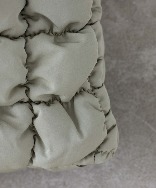 EFOLE（エフォル）の「キルティング ポコポコ ドローストリング ミニ ショルダー バッグ（ショルダーバッグ・レディース・オフホワイト/ブラック/グリーン・FREE）」の16枚目の写真