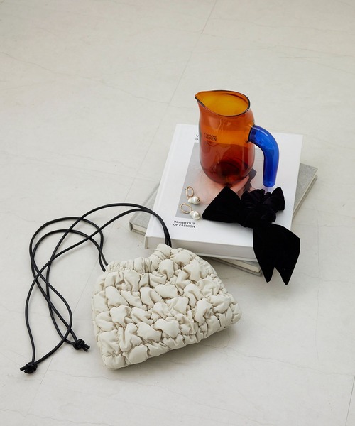 EFOLE（エフォル）の「キルティング ポコポコ ドローストリング ミニ ショルダー バッグ（ショルダーバッグ・レディース・オフホワイト/ブラック/グリーン・FREE）」の8枚目の写真