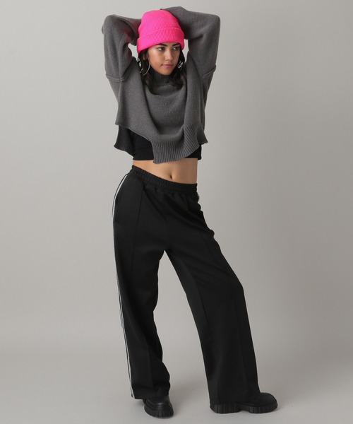 FOREVER 21(フォーエバー トゥエンティーワン)の「ラインワイドパンツ(その他パンツ・レディース・グレー/ブラック・MEDIUM/SMALL)」の19枚目の写真