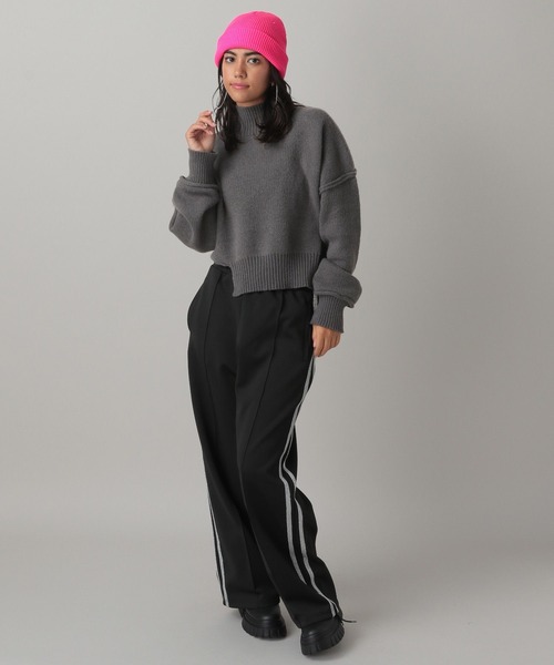 FOREVER 21(フォーエバー トゥエンティーワン)の「ラインワイドパンツ(その他パンツ・レディース・グレー/ブラック・MEDIUM/SMALL)」の22枚目の写真