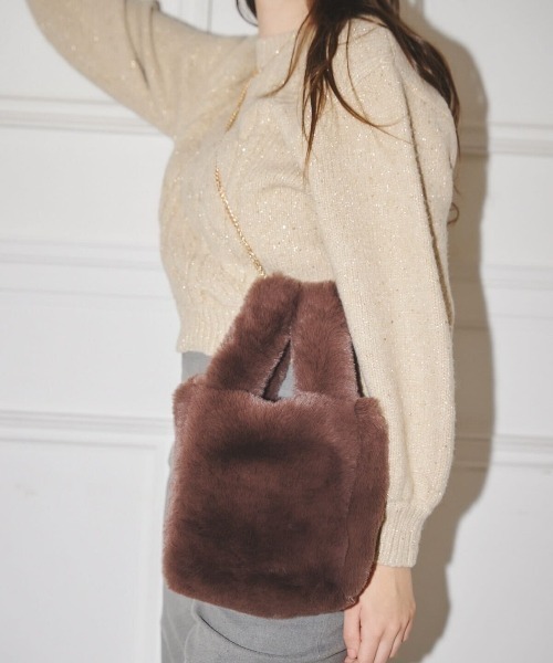 MIRO AMURETTE（ミロアミュレット）の「circle charm ecofur bag/チャーム付きエコファーバック（ハンドバッグ・レディース・ブラウン/ホワイト・FREE）」の2枚目の写真