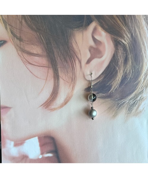 tone（トーン）の「【-lensa-】ツートンカラーの樹脂パールピアス(MA)（ピアス（両耳用）・レディース・シルバー・FREE）」の4枚目の写真