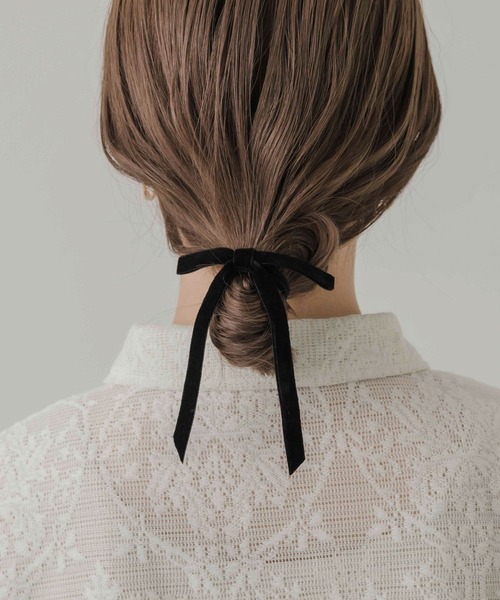 SMELLY（スメリー）の「ベロアリボンポニー（ヘアゴム・レディース・ブラック・-）」の3枚目の写真