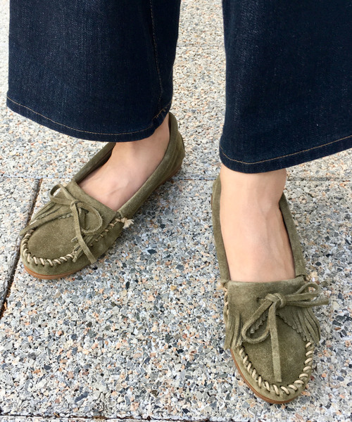 Minnetonka（ミネトンカ）の「【MINNETONKA/ミネトンカ】 KILTY SUEDE MOC / キルティー スエード モカシン（モカシン/デッキシューズ・レディース・ブラック/ブラウン系その他/ストーン/ブラウン/ターコイズブルー/ダークブラウン/ベビーピンク/レッド/グレー/ネイビー/ブルー系その他/ベージュ/ピンク/レッド系その他/ブラック系その他/ブルー/ブラウン系その他2/オリーブ・7/8/5/6/4/5h/6h/7h/9/8h/4h）」の10枚目の写真