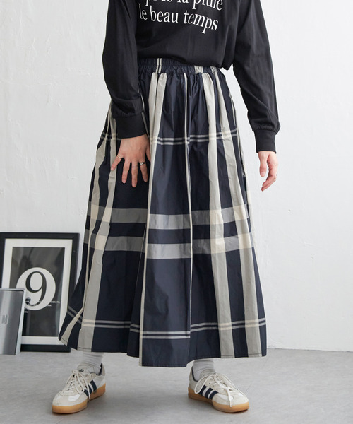 VENCEEXCHANGE（ヴァンスエクスチェンジ）の「タフタチェックギャザースカート（スカート・レディース・ネイビー/ブラック/ホワイト/レッド系/ストライプ/レッド/グレー系その他/グレー/オレンジ系/チャコール/ブルー系/チェック・FREE）」の4枚目の写真
