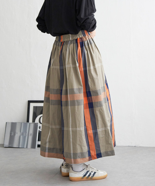 VENCEEXCHANGE（ヴァンスエクスチェンジ）の「タフタチェックギャザースカート（スカート・レディース・ネイビー/ブラック/ホワイト/レッド系/ストライプ/レッド/グレー系その他/グレー/オレンジ系/チャコール/ブルー系/チェック・FREE）」の17枚目の写真
