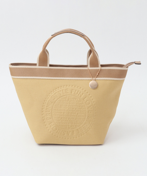 SOFFITTO（ソフィット）の「サークル型押しトートバック(取り扱い店舗限定)（トートバッグ・レディース・キナリ/グレー/ライトベージュ/サックスブルー/カーキ/マスタード・FREE）」の2枚目の写真