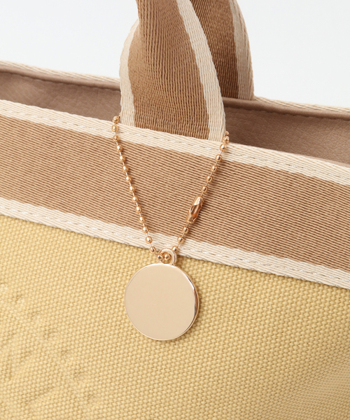 SOFFITTO（ソフィット）の「サークル型押しトートバック(取り扱い店舗限定)（トートバッグ・レディース・キナリ/グレー/ライトベージュ/サックスブルー/カーキ/マスタード・FREE）」の17枚目の写真