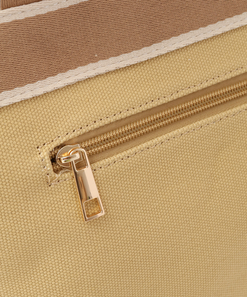 SOFFITTO（ソフィット）の「サークル型押しトートバック(取り扱い店舗限定)（トートバッグ・レディース・キナリ/グレー/ライトベージュ/サックスブルー/カーキ/マスタード・FREE）」の18枚目の写真