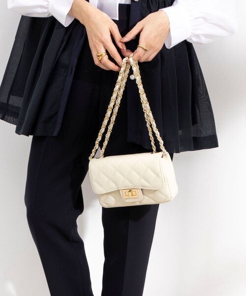 NOLLEY’S（ノーリーズ）の「【AULENTTI/ オーレンティ】キルティングポシェット（ショルダーバッグ・レディース・ブラック/オフホワイト・FREE）」の7枚目の写真