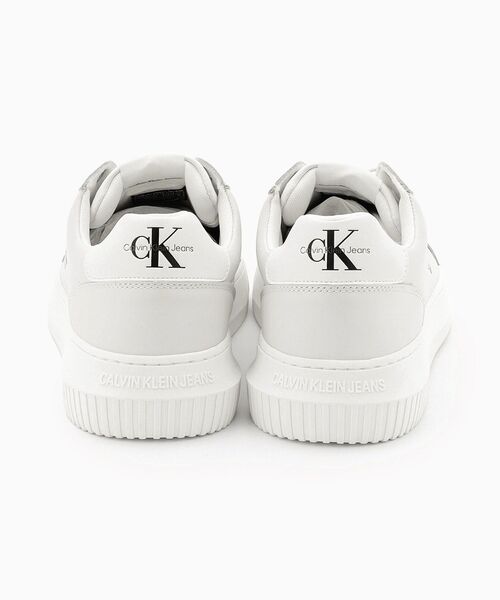 Calvin Klein(カルバン・クライン)の「チャンキーカップソール モノグラム スニーカー(スニーカー・メンズ・ホワイト系その他/ホワイト・41/43/40/42)」の12枚目の写真
