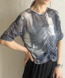 She's Closet（シーズクローゼット）の「水彩ニュアンス柄シャーリング半袖クルーネックメッシュシアートップス（Tシャツ/カットソー）」