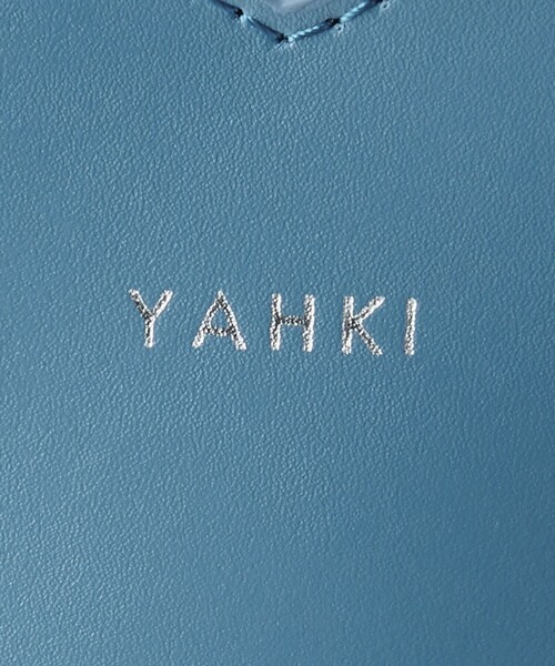 YAHKI（ヤーキ）の「＜YAHKI＞レザー ハート ストラップ バッグ（クラッチバッグ・レディース・コバルトブルー/ブラック/モカ・FREE）」の17枚目の写真
