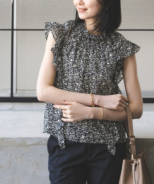 NOBLE モノトーンフラワープリントノースリブラウス Noble（ノーブル）の「《追加3》モノトーンフラワープリントノースリ
