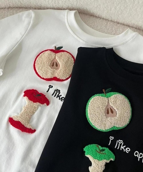 Achic(アシック)の「リンゴ刺しゅう柄Tシャツ(Tシャツ/カットソー・レディース・ブラック/ホワイト・M)」の11枚目の写真