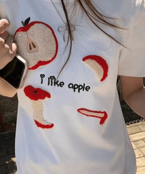 Achic(アシック)の「リンゴ刺しゅう柄Tシャツ(Tシャツ/カットソー・レディース・ブラック/ホワイト・M)」の5枚目の写真