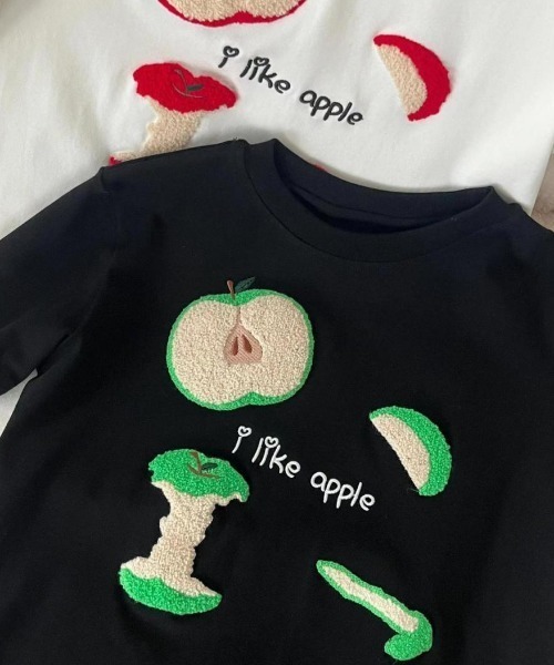 Achic(アシック)の「リンゴ刺しゅう柄Tシャツ(Tシャツ/カットソー・レディース・ブラック/ホワイト・M)」の9枚目の写真