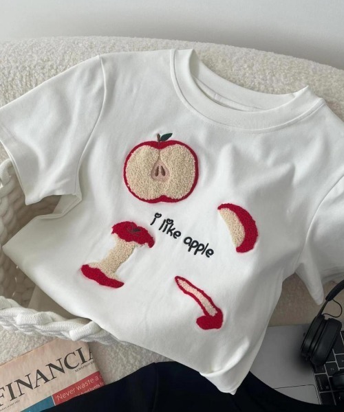 Achic(アシック)の「リンゴ刺しゅう柄Tシャツ(Tシャツ/カットソー・レディース・ブラック/ホワイト・M)」の3枚目の写真