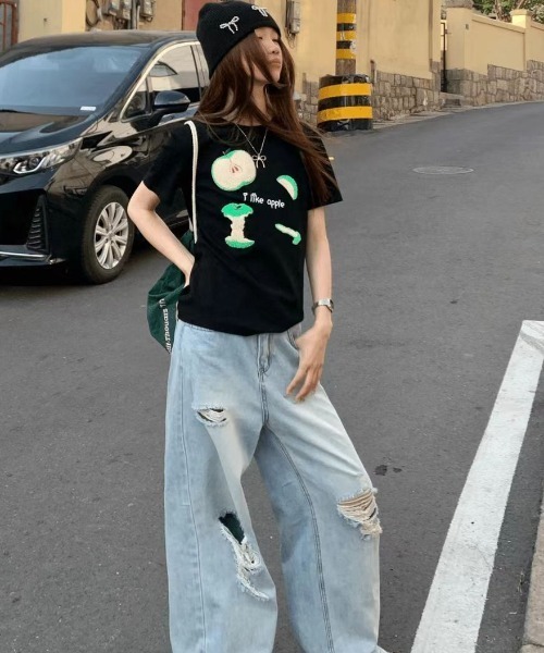 Achic(アシック)の「リンゴ刺しゅう柄Tシャツ(Tシャツ/カットソー・レディース・ブラック/ホワイト・M)」の13枚目の写真