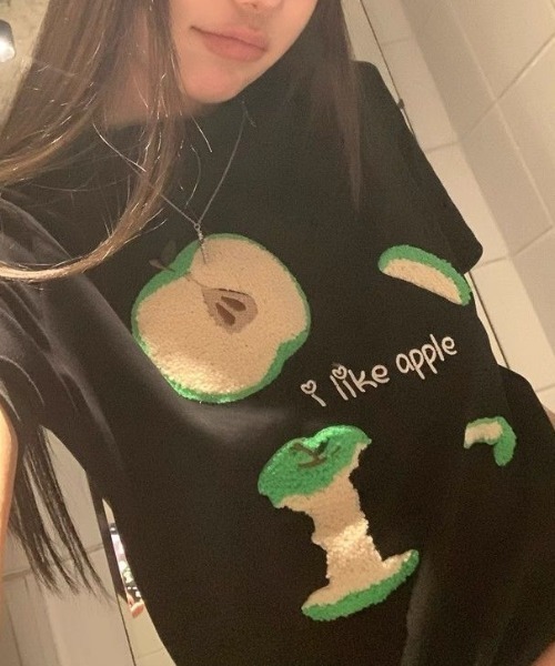 セール】リンゴ刺しゅう柄Tシャツ（Tシャツ/カットソー）｜Achic