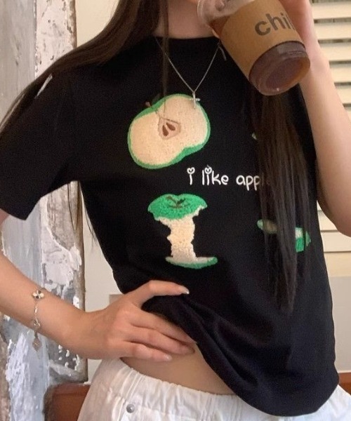Achic(アシック)の「リンゴ刺しゅう柄Tシャツ(Tシャツ/カットソー・レディース・ブラック/ホワイト・M)」の18枚目の写真