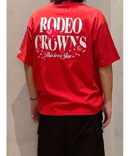 RODEO CROWNS WIDE BOWL(ロデオクラウンズワイドボウル)の「バンダナスターアップリケ Tシャツ(Tシャツ/カットソー・メンズ・ホワイト/レッド/ブラック・MEDIUM/LARGE)」の1枚目の写真