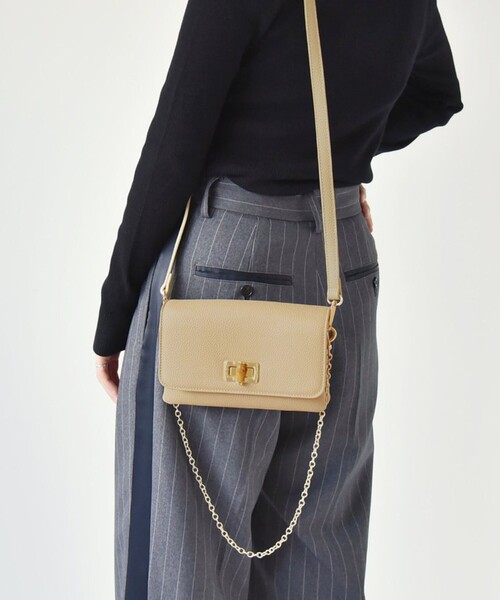 quaranciel(カランシエル)の「quaranciel: 3way チェーン付 ミニ ショルダー ポシェット(ショルダーバッグ・レディース・ベージュ/ブラック/ワイン・ONE SIZE)」の2枚目の写真