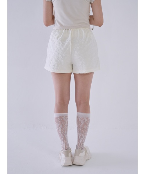 Uenui（ウニュイ）の「【ZOZO限定】フラワー ショート パンツ ウエストゴム アジャスター 花柄（その他パンツ・レディース・ホワイト/ピンク/ブラック・FREE）」の5枚目の写真