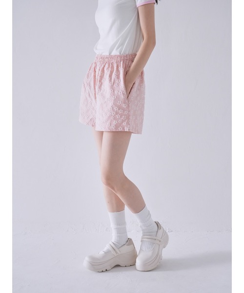 Uenui（ウニュイ）の「【ZOZO限定】フラワー ショート パンツ ウエストゴム アジャスター 花柄（その他パンツ・レディース・ホワイト/ピンク/ブラック・FREE）」の10枚目の写真