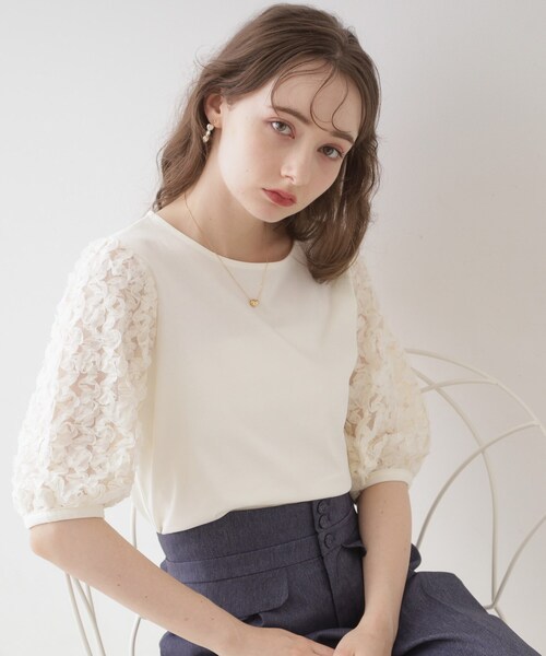 couture brooch(クチュールブローチ)の「◆【二の腕カバー】シフォンエンブロチュール袖カットソー(Tシャツ/カットソー・レディース・ブラック/オフホワイト・38/42)」の2枚目の写真