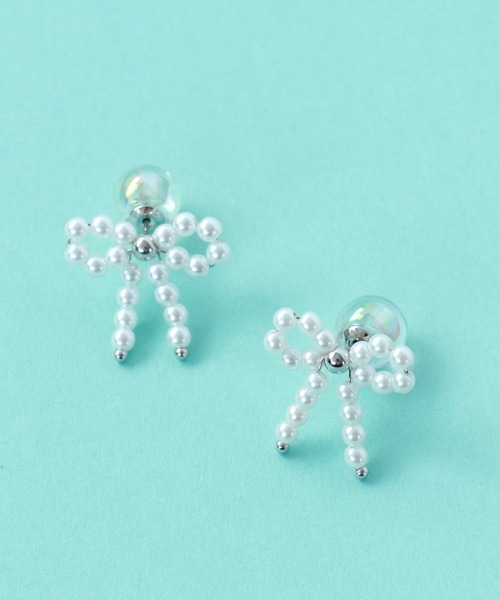 Three Four Time（ｽﾘｰﾌｫｰﾀｲﾑ）の「パールリボンオーロラキャッチピアス（ピアス（両耳用）・レディース・ゴールド/シルバー・FREE）」の2枚目の写真
