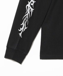 BEAMS T（ビームスティー）の「BOILER ROOM / Tribal LS T-Shirt Black