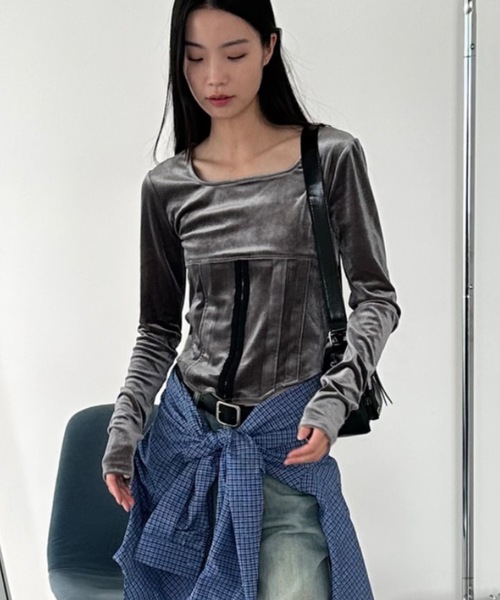 duei（デュイ）の「スクエアネックベロアコルセットトップス（Tシャツ/カットソー・レディース・グレー/ブラック・FREE）」の2枚目の写真