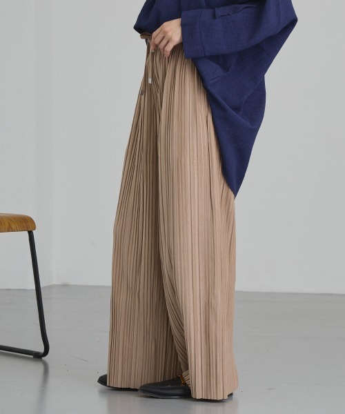 Bou Jeloud（ブージュルード）の「ベロアランダムプリーツパンツ（その他パンツ・レディース・ブルー/ブラック/ベージュ・FREE）」の7枚目の写真