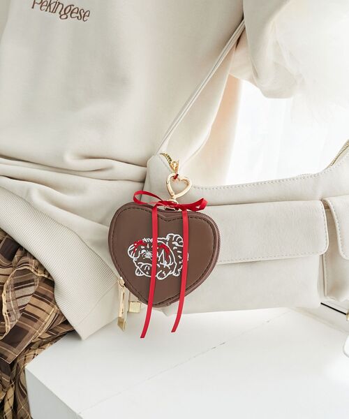 MAJESTIC LEGON(マジェスティックレゴン)の「SZKコラボ ハートチャームポーチ(ポーチ・レディース・ピンク/ブラウン/シルバー・FREE)」の7枚目の写真